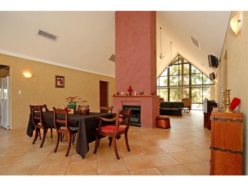 22 Centenary Dr, Gidgegannup WA 6083