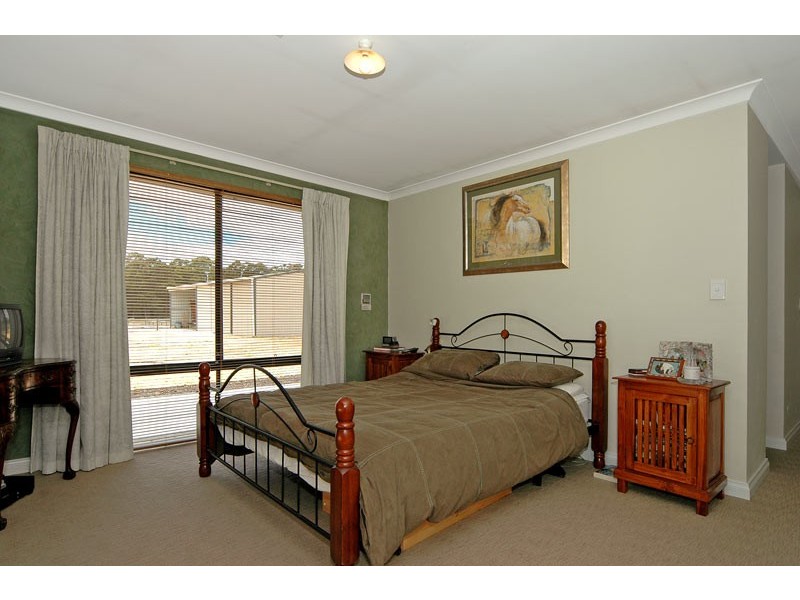 22 Centenary Dr, Gidgegannup WA 6083