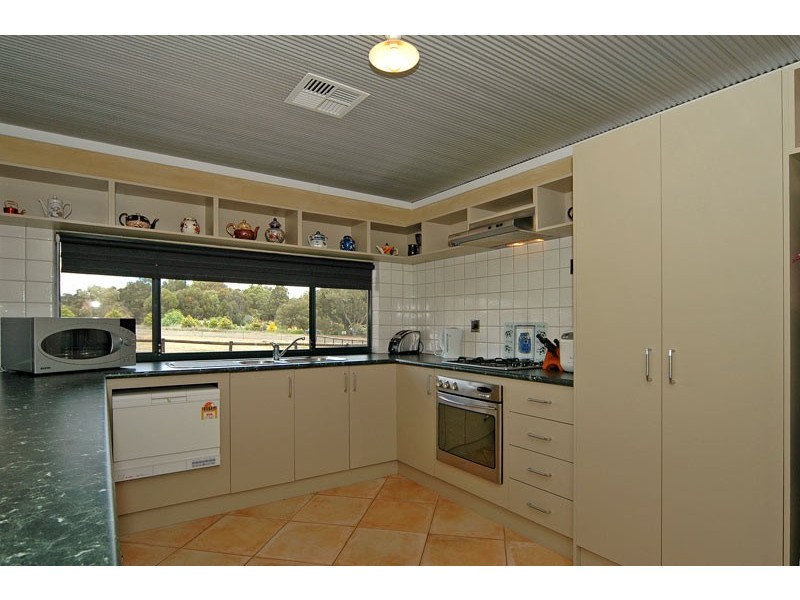 22 Centenary Dr, Gidgegannup WA 6083