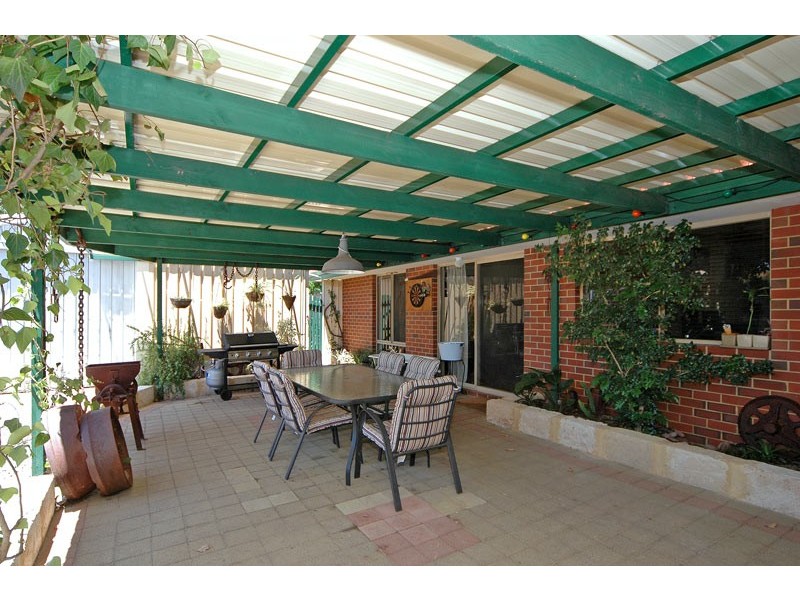 18 Wenstead Place, Stratton WA 6056