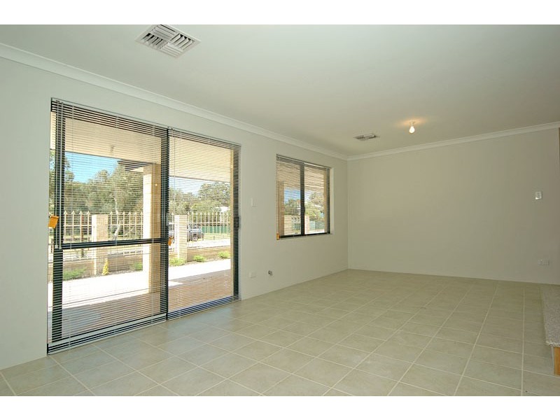 6/42 Holmesdale Rd, Woodbridge WA 6056