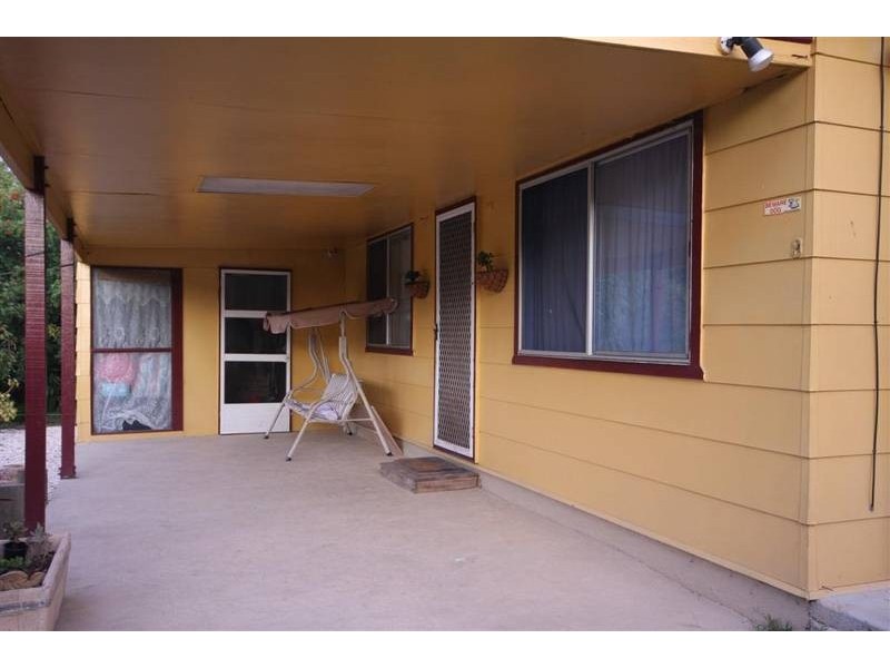 8 Montrose Street, Beerwah QLD 4519