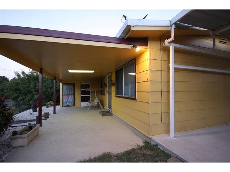 8 Montrose Street, Beerwah QLD 4519