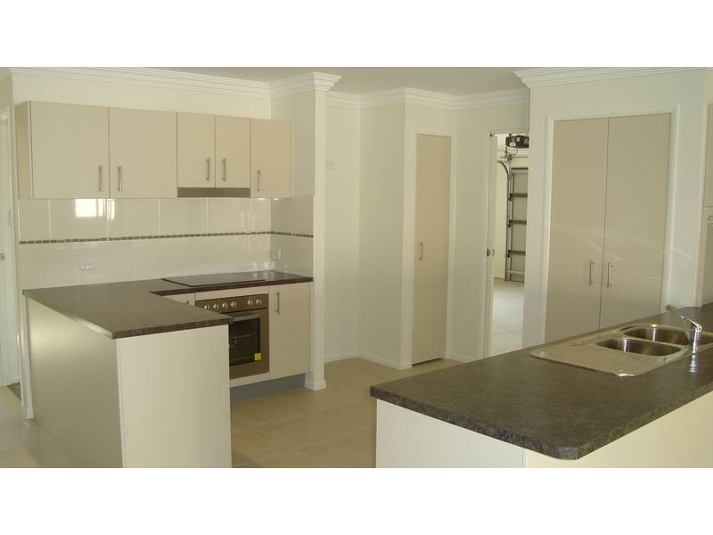 8 Earl Court, Landsborough QLD 4550