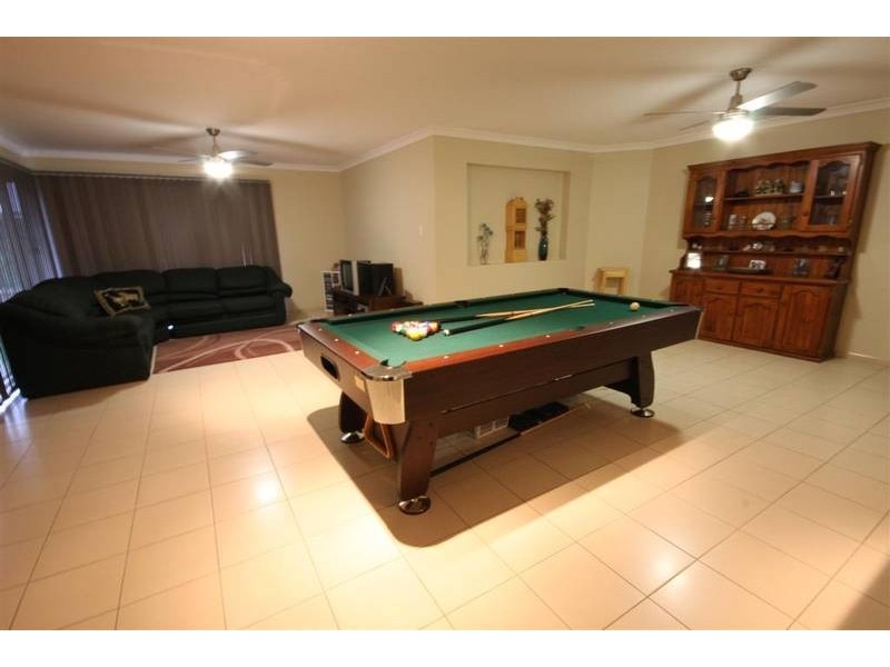 33 KIRSTEN DR, Glass House Mountains QLD 4518