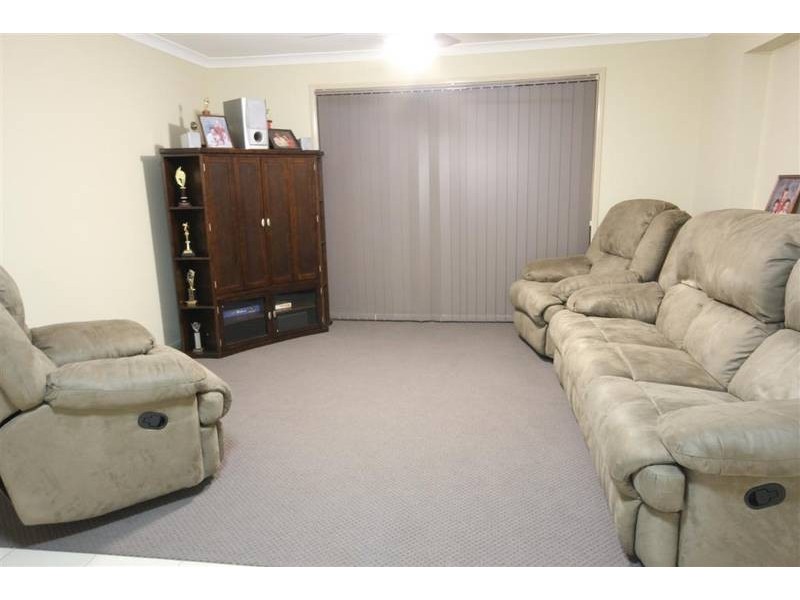 33 KIRSTEN DR, Glass House Mountains QLD 4518