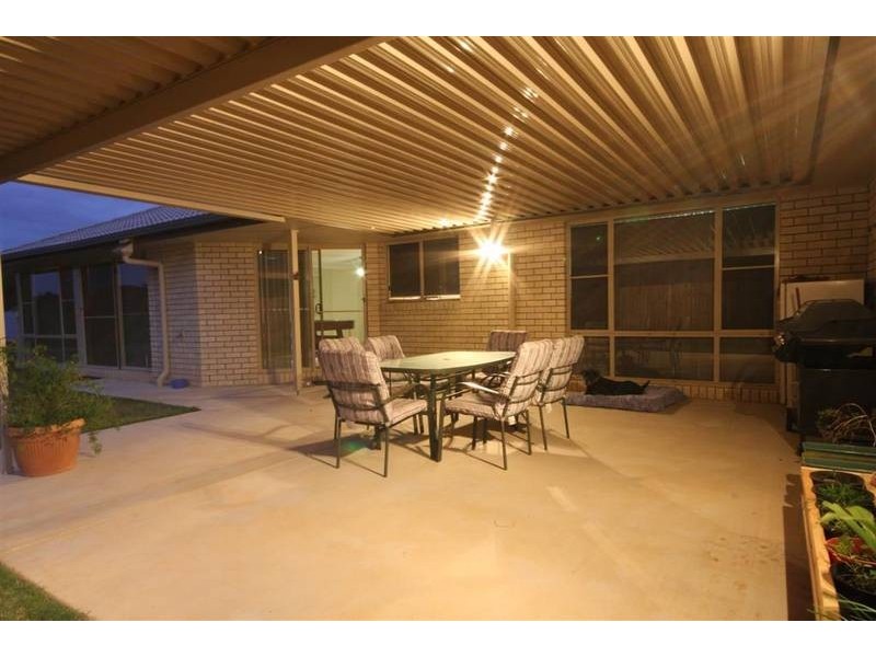 33 KIRSTEN DR, Glass House Mountains QLD 4518