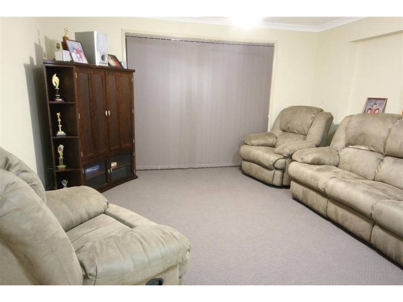 33 KIRSTEN DR, Glass House Mountains QLD 4518