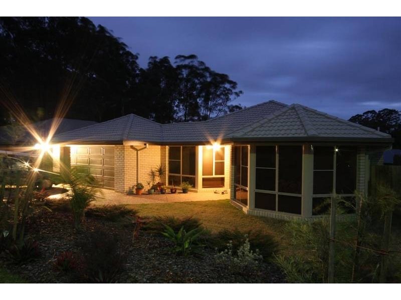 33 KIRSTEN DR, Glass House Mountains QLD 4518