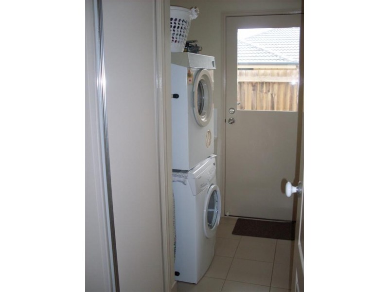 33 KIRSTEN DR, Glass House Mountains QLD 4518