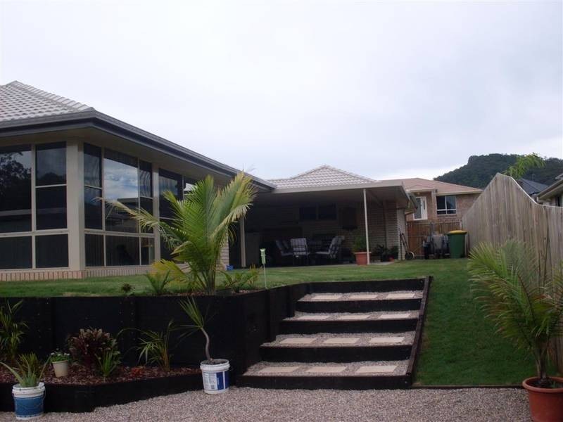 33 KIRSTEN DR, Glass House Mountains QLD 4518