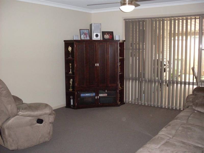 33 KIRSTEN DR, Glass House Mountains QLD 4518