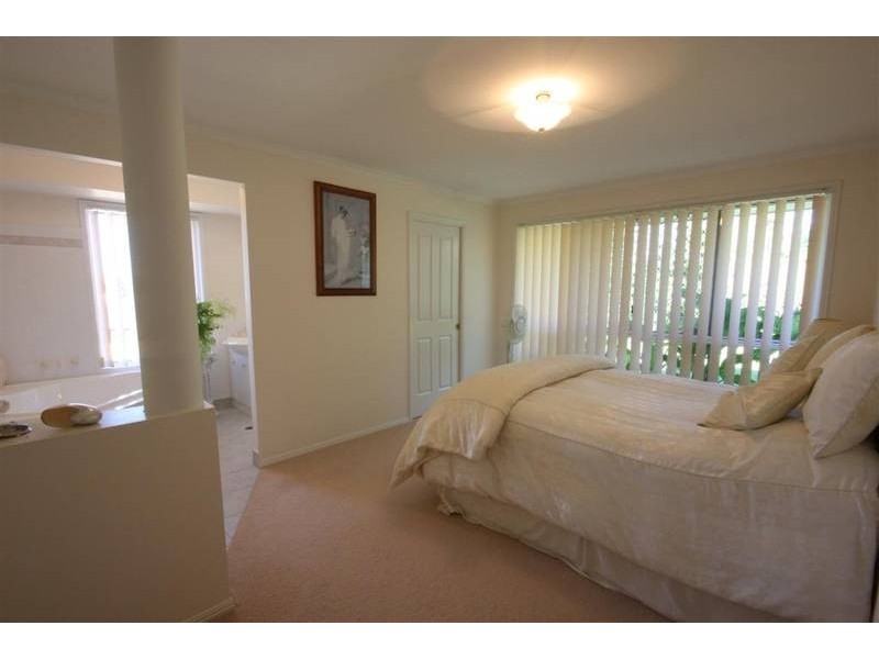 5 Julia Court, Glass House Mountains QLD 4518