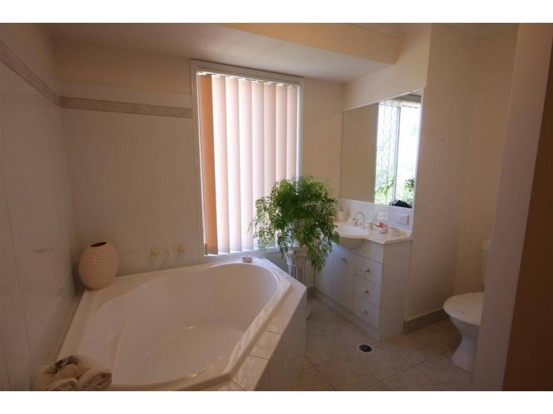 5 Julia Court, Glass House Mountains QLD 4518