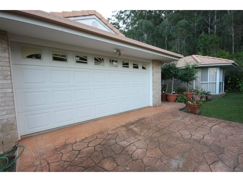 5 Julia Court, Glass House Mountains QLD 4518