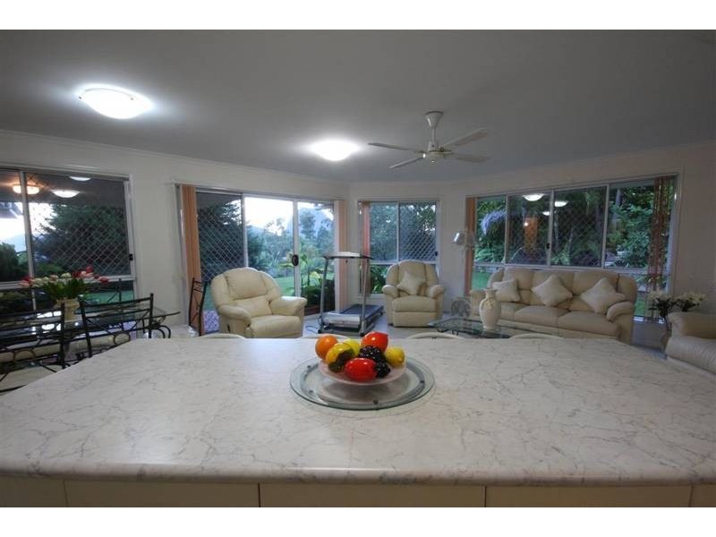 5 Julia Court, Glass House Mountains QLD 4518