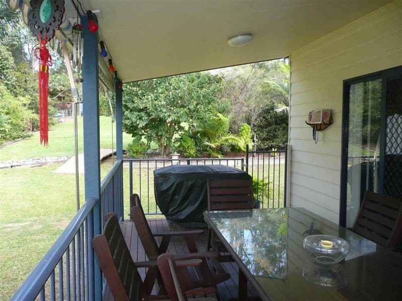 2 Julia Court, Glass House Mountains QLD 4518