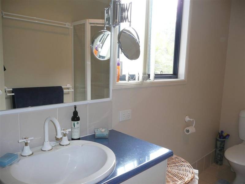 2 Julia Court, Glass House Mountains QLD 4518