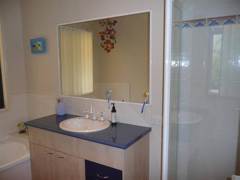 2 Julia Court, Glass House Mountains QLD 4518