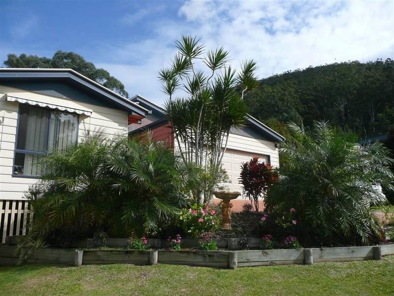 2 Julia Court, Glass House Mountains QLD 4518