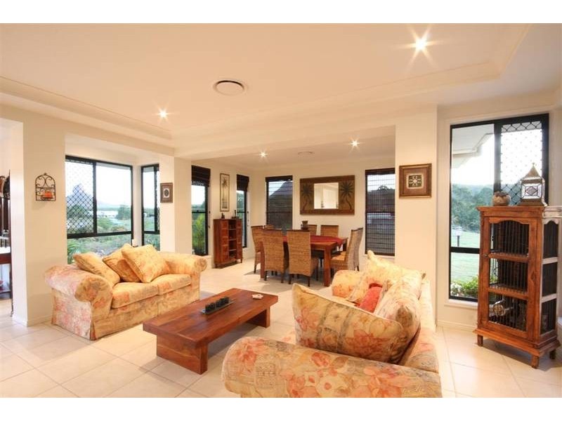 182 Yeates Rd, Beerwah QLD 4519