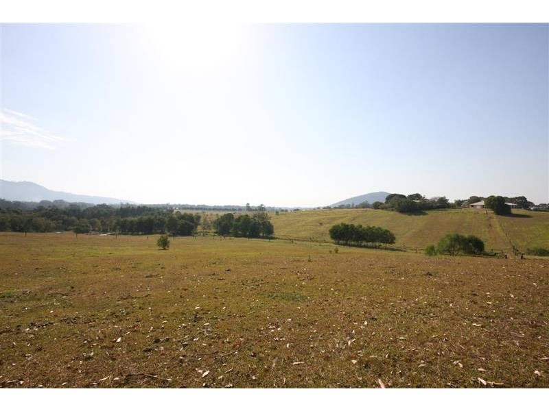 182 Yeates Rd, Beerwah QLD 4519