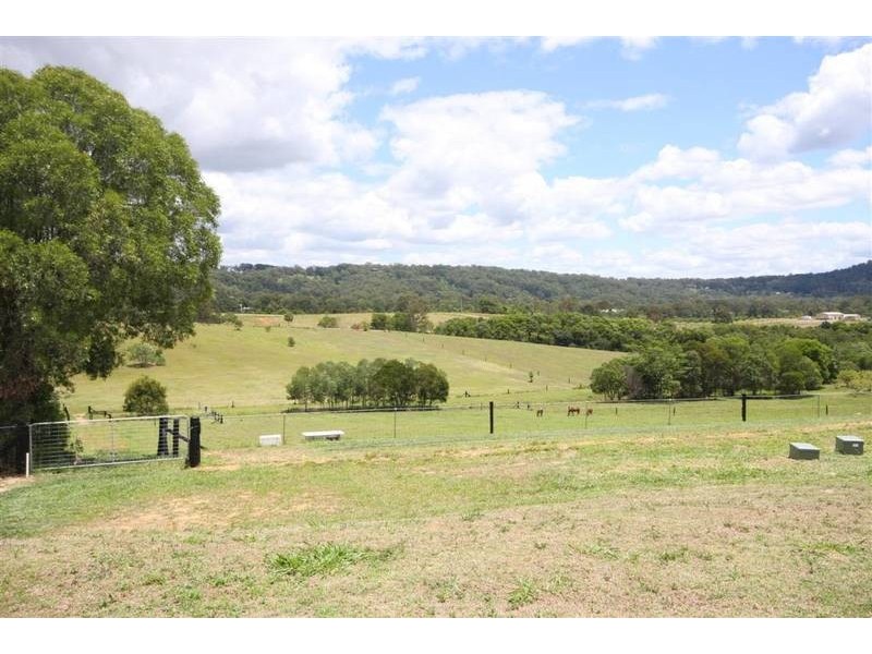 182 Yeates Rd, Beerwah QLD 4519