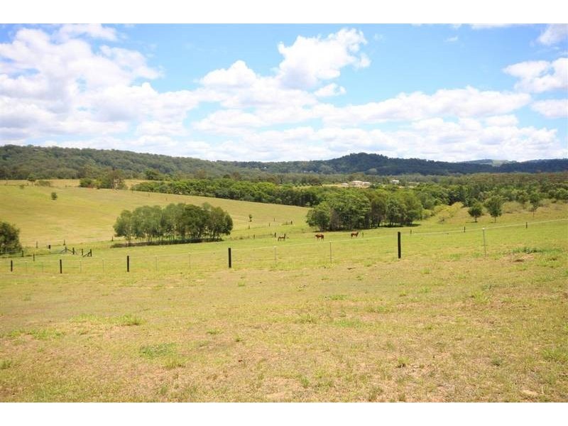 182 Yeates Rd, Beerwah QLD 4519