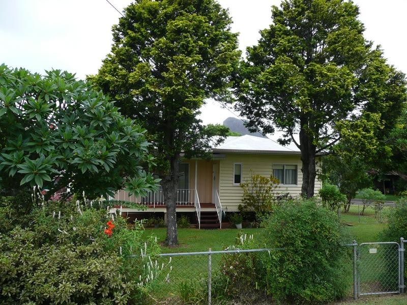 3 Poole Road, Glass House Mountains QLD 4518