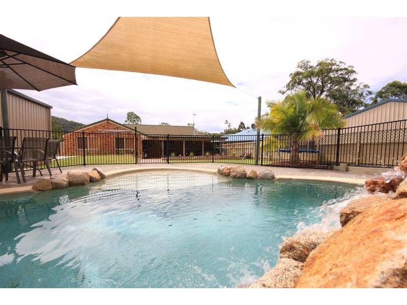 3 Paul Place, Glass House Mountains QLD 4518