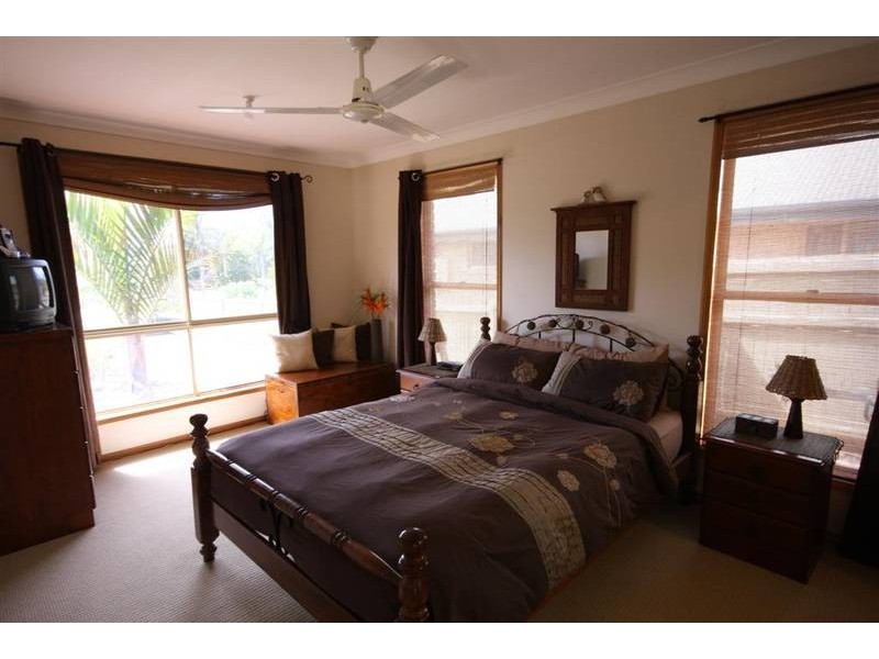 3 Paul Place, Glass House Mountains QLD 4518