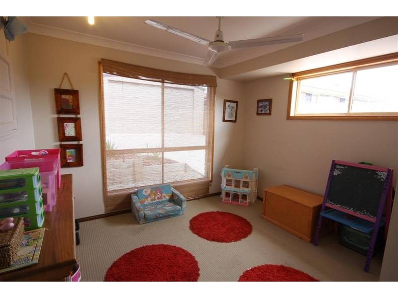 3 Paul Place, Glass House Mountains QLD 4518