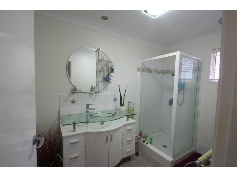 21 Greenview Ave, Beerwah QLD 4519