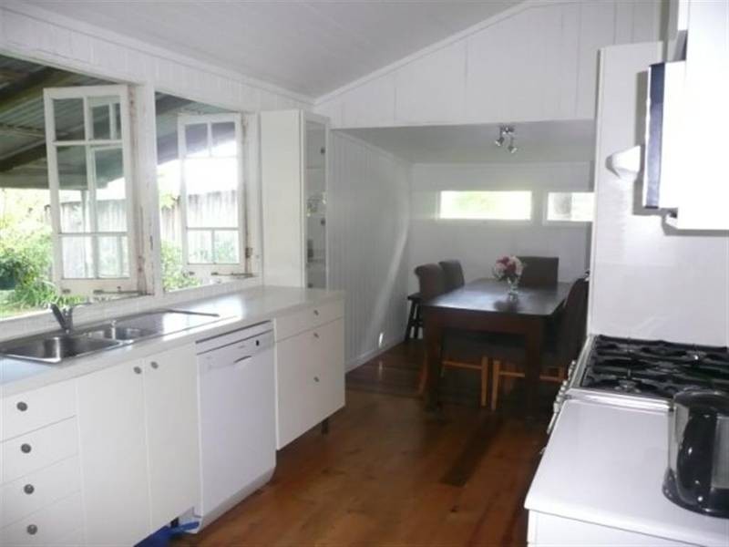 16 Peters Road, Glass House Mountains QLD 4518