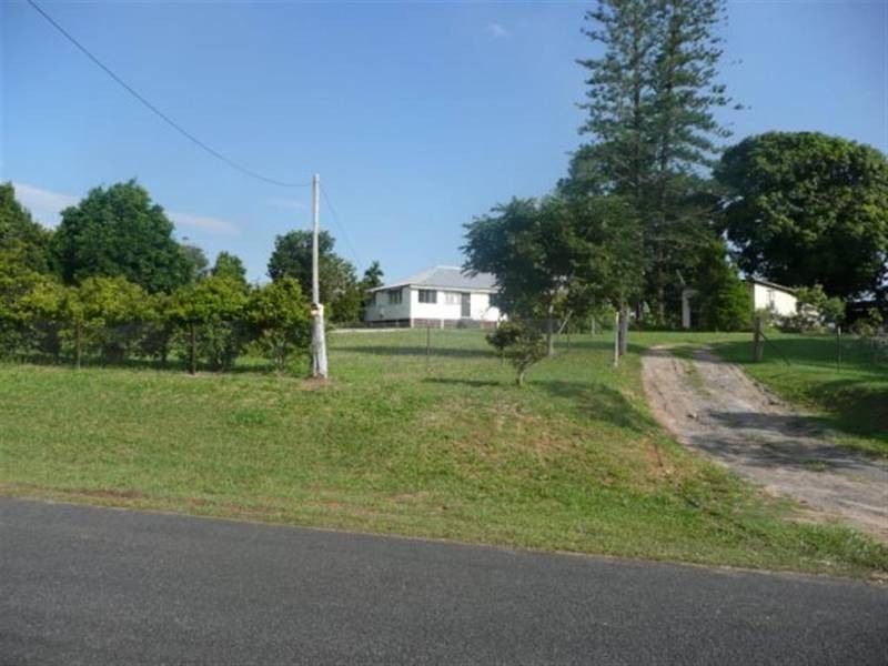 16 Peters Road, Glass House Mountains QLD 4518