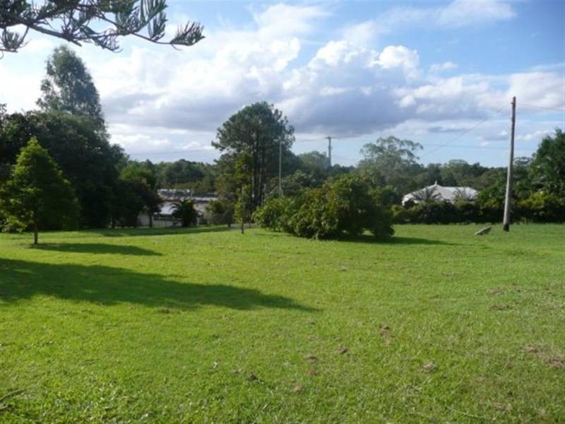 16 Peters Road, Glass House Mountains QLD 4518