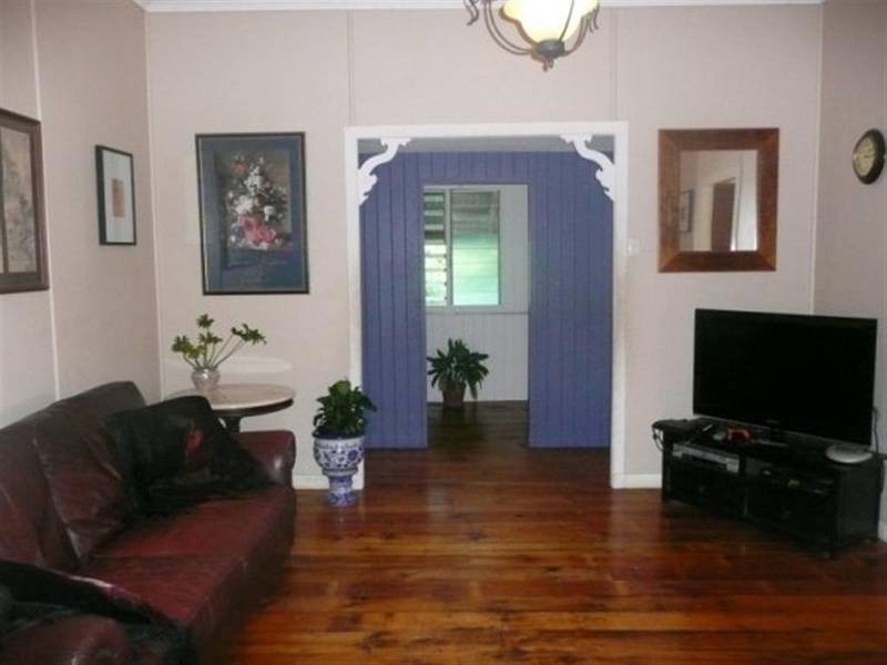 16 Peters Road, Glass House Mountains QLD 4518