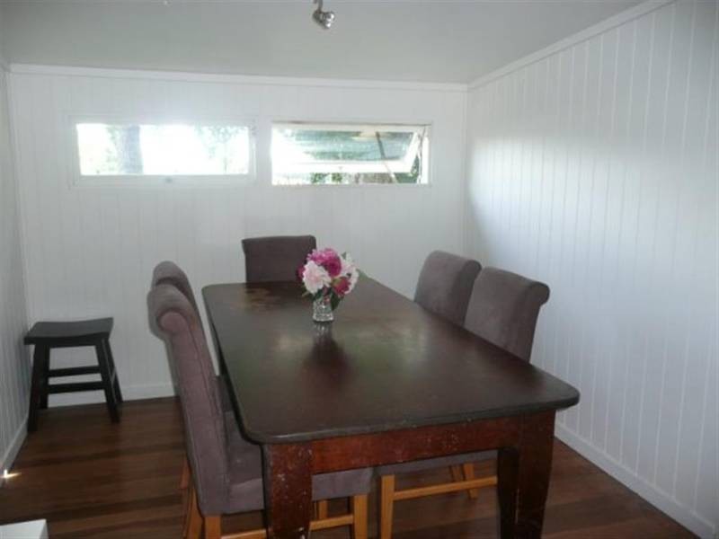 16 Peters Road, Glass House Mountains QLD 4518