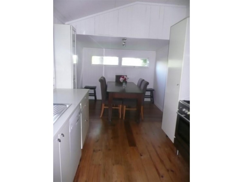 16 Peters Road, Glass House Mountains QLD 4518