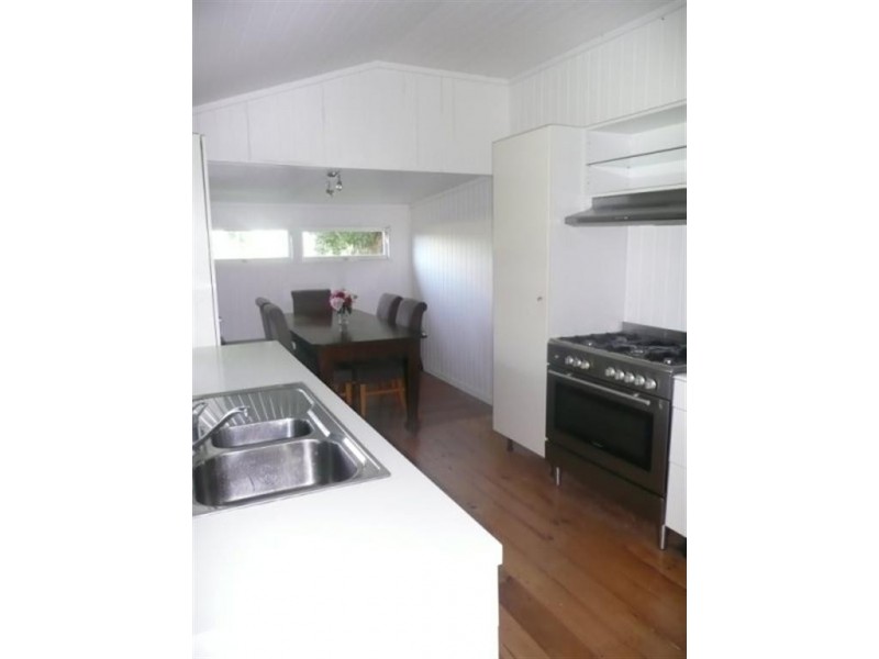 16 Peters Road, Glass House Mountains QLD 4518