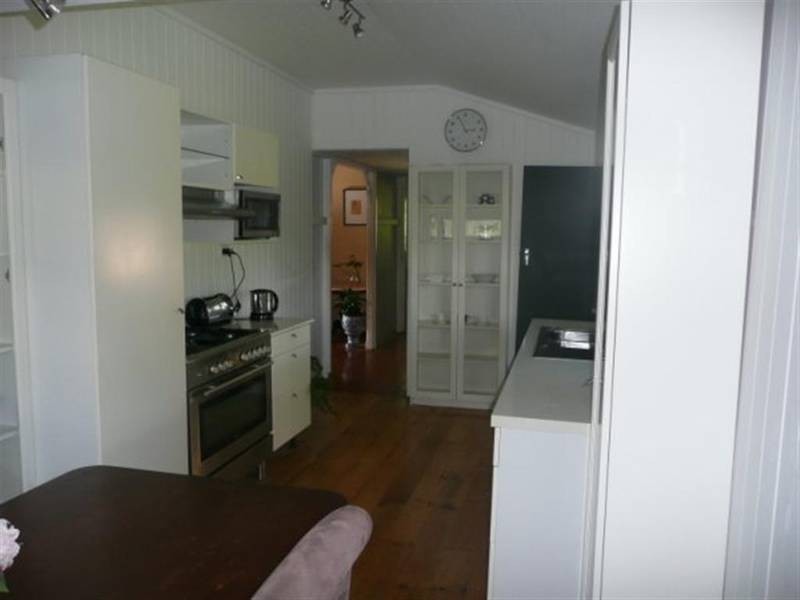 16 Peters Road, Glass House Mountains QLD 4518
