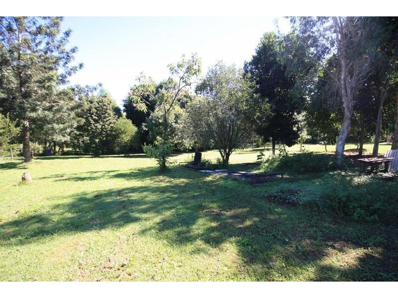 11 Buzaki Road, Glass House Mountains QLD 4518