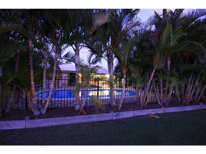 14 Wattlebird Pl, Landsborough QLD 4550