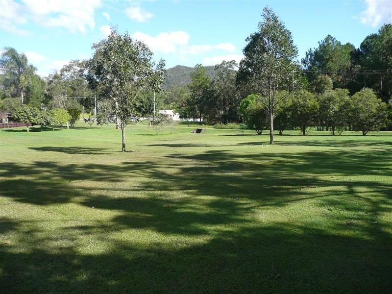 122 Peachester Road, Beerwah QLD 4519