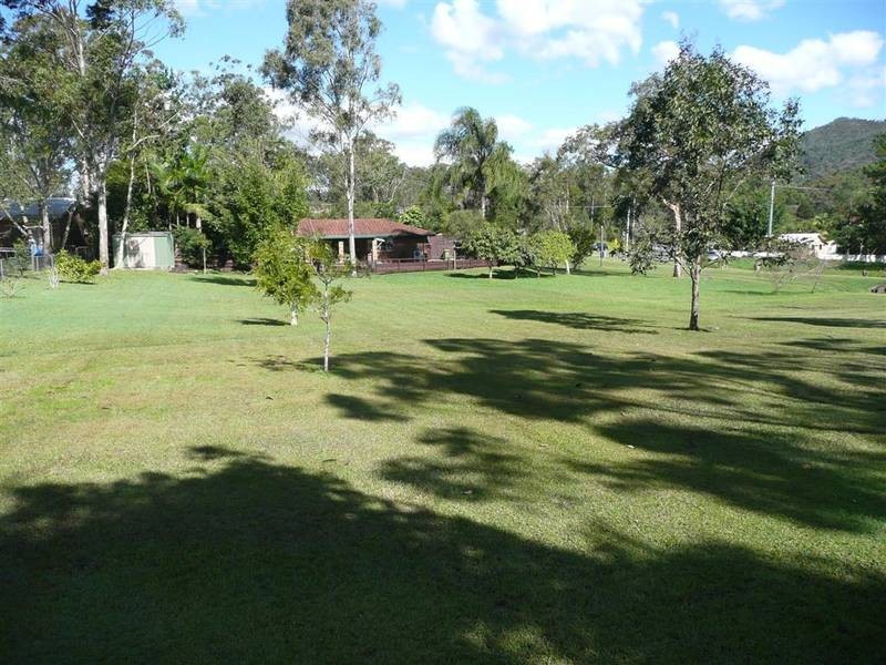 122 Peachester Road, Beerwah QLD 4519
