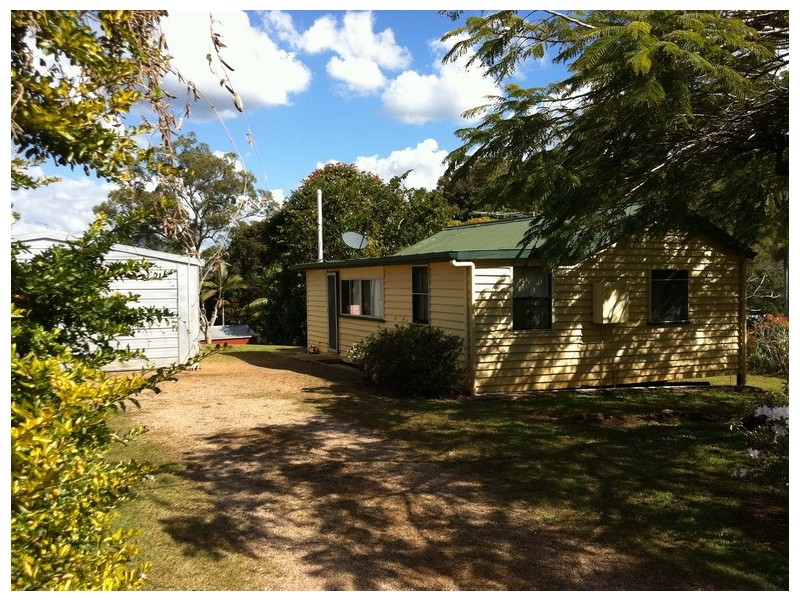 6 Hempstock St, Glass House Mountains QLD 4518