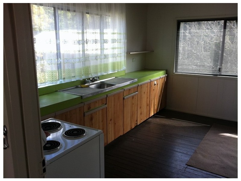 6 Hempstock St, Glass House Mountains QLD 4518