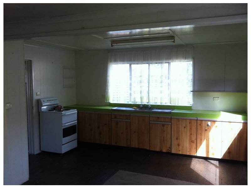 6 Hempstock St, Glass House Mountains QLD 4518