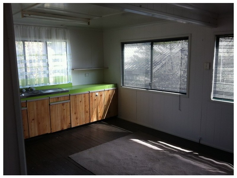 6 Hempstock St, Glass House Mountains QLD 4518