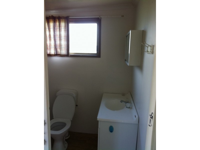 6 Hempstock St, Glass House Mountains QLD 4518